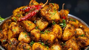 Sukhi Aloo Ki Sabji | Dry Aloo Sabzi Recipe😋🥔 . . Ingredients List: Boiled Potato उबले आलू - 1 kg Black Peppercorns काली मिर्च - 5 to 6 Coriander Seed साबुत धनिया - 2 tbsp Clove लौंग - 2 Ginger अदरक - 1 inch Green Chilli हरी मिर्च - 2 to 3 Coriander हरा धनिया Mustard Oil सरसों का तेल - 3 tbsp Cumin Seed जीरा - 1 tsp Mustard सरसों - 1 tsp Asafoetida/Hing - हींग Kashmiri Red Chili Powder कश्मीरी लाल मिर्च पाउडर - 2 tsp Coriander Powder धनिया पाउडर - 2 tsp Cumin Powder जीरा पाउडर - 1 tsp Garam Ma