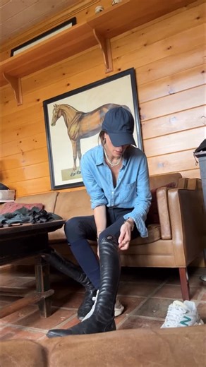 Jessica Springsteen on Instagram: "Autumn mornings🍁🍃 with the best company🐶🥰🐎"