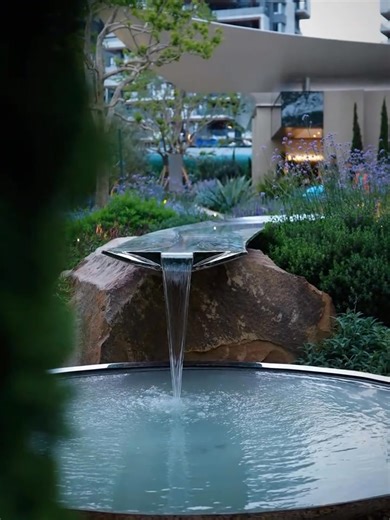 The interplay of stones and flowing water creates a dynamic and charming scene. Stone elements combined with water features, whether stacked to create waterfalls or stones supporting water basins, yield to serene and elegant landscapes imbued with Zen-like tranquility, crafting a naturally poetic scene within a limited space. #stone #granite #naturalstone #stones #construction #stonelaminates #StoneProcessing #CustomStoneWork #MarbleFabrication #CNCStoneCutting #GraniteProcessing #StoneCraftsman