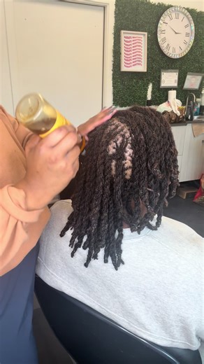 Micro interlock style ✨ Small parts. Clean grid. Healthy locs. If you know, you know 💛 Philly bookings open 📍 #PhillyLoctician #PhillyLocs #PhillyHairTok #PhillyNaturalHair #phillybeauty