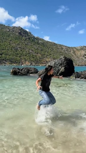 Instagram video by Alizée • Jan 9, 2024 at 9:04 AM