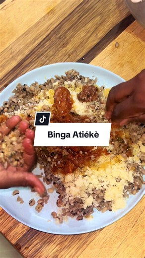 Il y a des plats qui nourrissent le ventre… et d’autres qui réveillent des souvenirs. ❤️✨ Pour moi, le benga attiéké (garba) fait partie de ces plats. À chaque bouchée, je me retrouve des années en arrière, au lycée, à partager ce repas avec mes camarades, entre les fous rires et les rêves d’avenir. 🥹 Certains goûts ont ce pouvoir incroyable de nous faire voyager dans le temps. Et toi, c’est quel plat qui te ramène instantanément à une période de ta vie où tu étais particulièrement heureux(se) 