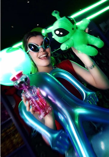 Vive un fin de semana galáctico!🪐👽🛸 Una experiencia inmersiva única , con más de 13 salas temáticas, naves espaciales, laboratorios y criaturas gigantes. 📍 Centro de Convenciones Mall del Río 🕙 Lunes a domingo | 10h00 a 21h00 📅 Abrimos hasta el 13 de abril 🎟️ Entradas disponibles en Mall del Río y Ticketin 🚨 No te lo pierdas!✨. #aliens #cuenca #malldelrio #gye #quito