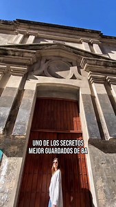 Uno de los secretos mejor guardados de BA El patio oculto de Santa Catalina En 1745 funcionó el primer monasterio de clausura de BA (Monumento histórico Nacional) Conocido como Santa Catalina de Siena es una de las tantas joyas ocultas de la ciudad (@monasterio.santacatalina) Los claustros del monasterio dan a un gran patio colonial que te transporta a otra época, actualmente funciona un café que es verdadero oasis en la ciudad (@1745cafebistro ) Ubicado en uno de los lugares más transitados de 
