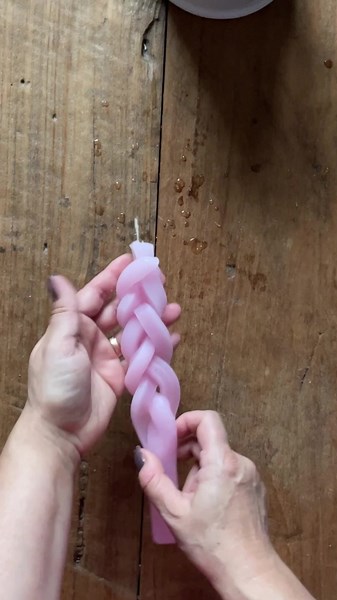 Aloita jouluvalmistelut letitetyillä kynttilöillä! 🎄DIY Braided Candles 🎄#christmascrafts #christmasdiy #jouluaskartelu #askartelu