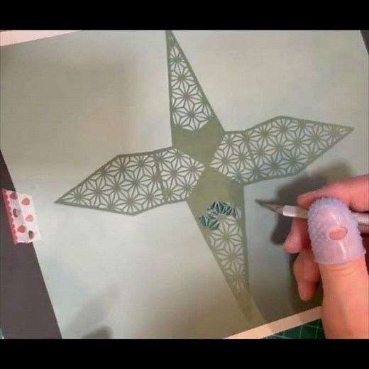 今回は立体切り絵の【鶴】に挑戦してみました✨♯切り絵♯鶴♯立体♯初心者♯不器用