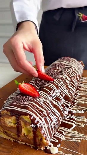 Creamy Eclair Roll Cake Recipe for Dessert Lovers