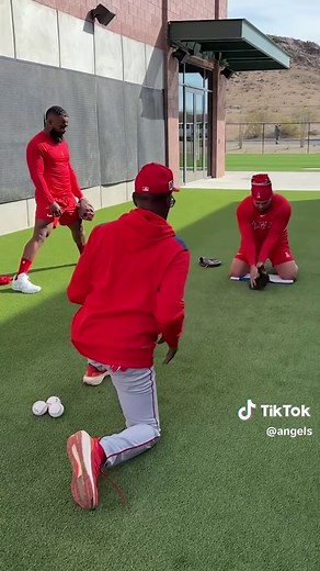 Infield Drills with Ron Washington and Yoán Moncada