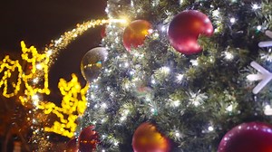 Make enchanting family memories to treasure 🎅🎄 Now that the little ones have finished school, Christmas has well and truly begun! Grab your Magical Christmas tickets now: https://fal.cn/3uumr | Drayton Manor