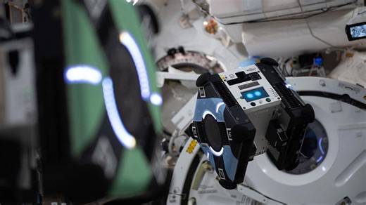 Video: NASA's cute cube robot flies autonomously for first time on ISS