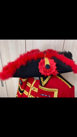 Making a tricorn hat. Laminated maple used to make the hat block to the correct size. Felt wool capeline used to mould over the hat block. Leather band and silk lining. Cockade made from petersham ribbon. I reduced the size of this hat as it was too big and changed the feather trim from black to red to match a similar, smaller, one for my wife and consort @denise_chivers. Both tricorn hats are ready for us to wear at our first Town Crier competition at Alcester this coming weekend. #towncrier #h