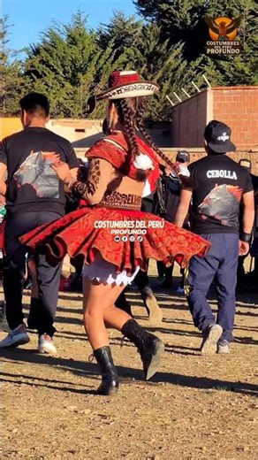 Ely, luciéndose con todo su encanto bailando huaylia en Catavi Llallagua - Bolivia 🇧🇴. #costumbres