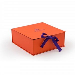 [Hot Item] Customized Color-Printed Skincare Packaging Boxes Perfume Magnetic Gift Boxes with Ribbon