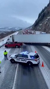 ⚠️ Traffic Alert – I-82 near Ellensburg toward Yakima ⚠️ Drivers heading toward Yakima on I-82 are facing a complete stop near the turnaround, heading up the first hill, due to a serious crash. Multiple trucks are sliding, creating extremely hazardous conditions in the area. Traffic is at a standstill in a particularly dangerous stretch of the roadway. Avoid the area if possible and use extreme caution if you’re traveling nearby. jessica @topfans #fblifestyle #usa #followersreels #trendingreelsv