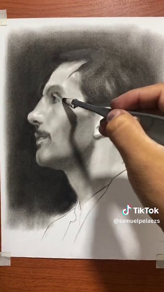 Técnicas de dibujo a carboncillo para retratos realistas
