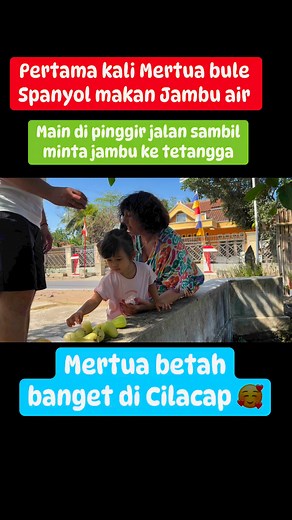 765K views · 10K reactions | Reaksi mertua bule makan jambu air pertama kali #trendingreels #reelsfbシ #gajianfbpro #fypシ゚ #fyp #titimartin #sorotan #tkw #cilacap #suamibule | Titi Martin Family | Facebook