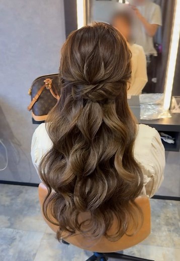 新宿キャバ嬢のハーフアップヘアセット