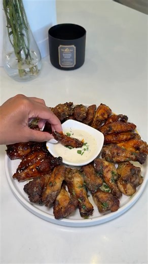 Destiny on Instagram: "Wing Flight using my new ninja crispi pro.. THANK YOU🥹 @ninjakitchen these wings came out perfect! can’t wait to use it again🥰 Which wing flavor would you try? The hot honey garlic & ranch rub were my favorite!!🧈 Hot Honey Garlic: 1/2 cup buffalo sauce 2 tbsp butter 2 tbsp honey 1 tbsp brown sugar 2-3 cloves of garlic Cowboy Butter: 1/4 cup butter 2-3 cloves garlic 1/2 small shallot 1/2 fresh lemon juice 1-2 tsp kinder’s cowboy butter seasoning 1/2 tsp worcestershire sa