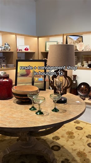 📍 THE BLUE BIRD CIRCLE SHOP ✨ 615 W Alabama St, Houston, TX 77006 The Blue Bird Circle is a volunteer-run resale shop in Houston that sells donated and consigned furniture, clothing, jewelry, and home goods, with all proceeds funding pediatric neurology research and services at Texas Children’s Hospital. If you’re looking for furniture and home décor, this is a great place to stop by! They’re also already embracing rodeo season and have a little dedicated section for it. 🛒🛋️🤠 #houston #houst