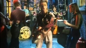 Stray Cats - Stray Cat Strut (Official Music Video)