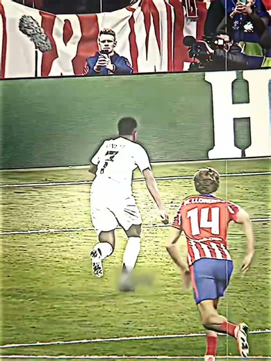 اخلاق بيلنجهام مع فينيسيوس 🥺🤍. . #تيم_مصممين_الاحتراف💎 #تيم_مصممين_الكره_الأوروبية💎🔥#ت