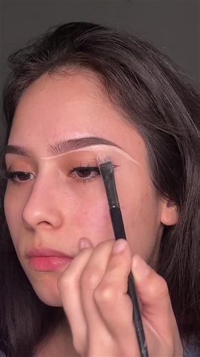 How to Achieve Perfect Latina Eyebrows Every Time