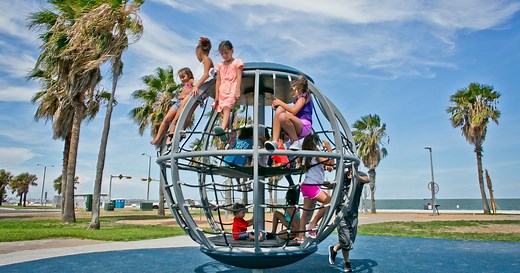 Global Motion® HDG - Rotating Playground Net Climber