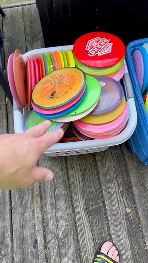Found a LOT of frisbee golf discs at Pamperin Park and trying to get back to the rightful owners! #fyp #frisbeegolf #greenbay #Wisconsin | Ed the Diver