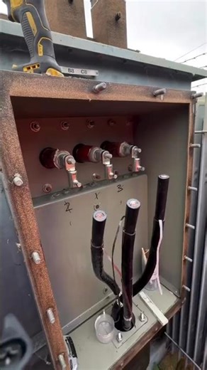 إتمام تركيب نهاية كابل رايكيم 95 ملم XLPE ثلاثي