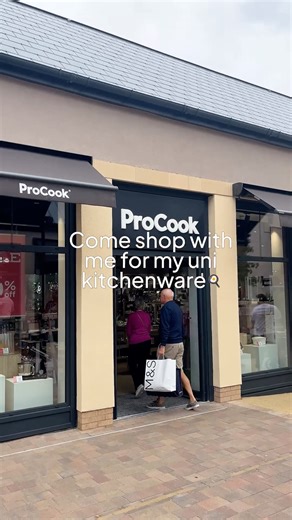 Off to uni this year? 🧑‍🎓 Don't miss our essentials you actually need 📋👇 ✨Soho Cutlery Set ✨Gourmet Non-Stick Cookware ✨Grey Rim Porcelain Dinner Set Shop our NEW kitchen kits: https://tinyurl.com/bdeyfpwb | ProCook