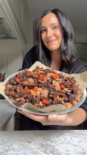 Cookies & Scream Halloween Snack Mix!