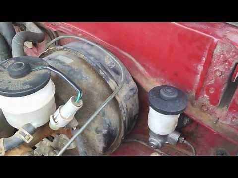 1986 Toyota 4X4 Pickup Restoration Episode 9 - Clutch Master/Slave Cylinder Replacement