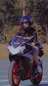 Maam Andrea Riding the Invictus 400rr | Bristol Motorcycles
