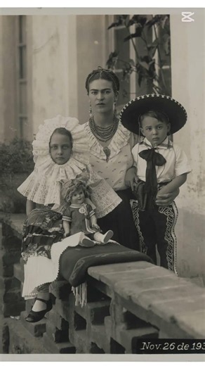 Frida Kahlo at Home: 10 Photos of the Artist in Her Sanctuaries #frida