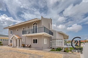 FOR SALE | Wow! This modern villa with a beautiful industrial look is located at JAN SOFAT! On one of the most beautiful locations of the beloved Jan Sofat is this atmospheric, luxurious and architect-built villa with a magnificent view over the Spanish Water ! Are you interested in a viewing?! Contact us now! 🌎: https://century21numberone.com/en/curacao-real-estate/property-view/1144770-single-family-homes-for-sale-spanish-water-jan-sofat-villa-243/ ✉: info@century21numberone.com ☎: 737-0201 |