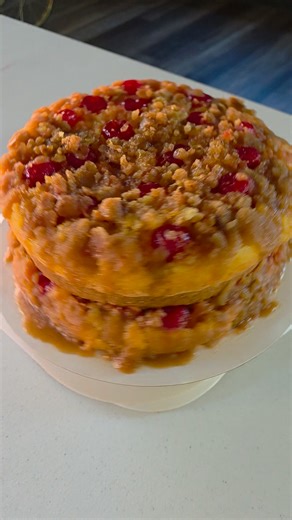 Pineapple upside down cheesecake cake😘 | Lisa's cake creations.