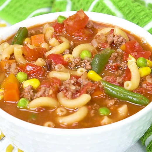 Busy Day Soup - An easy soup recipe your family will love! It's quick to make and takes little effort. Perfect for those busy weeknights. Get the recipe here: https://www.simplystacie.net/2018/09/busy-day-soup/ | Simply Stacie