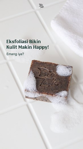 BIOTALK on Instagram: "𝗛𝘂𝗯𝘂𝗻𝗴𝗮𝗻 𝗘𝗸𝘀𝗳𝗼𝗹𝗶𝗮𝘀𝗶 𝘀𝗮𝗺𝗮 𝗕𝗮𝘀𝗶𝗰 𝗕𝗼𝗱𝘆𝗰𝗮𝗿𝗲? Basic bodycare itu masih masuk sama skin-minimalism loh. Penting banget buat punya 𝗯𝗮𝘀𝗶𝗰 𝗯𝗼𝗱𝘆𝗰𝗮𝗿𝗲 biar kulit kamu jadi lebih optimal dalam melembabkan dan menyembuhkan, apalagi kulitnya yang sering kemerahan dan sering kering 🤩 Eksfoliasi pake Biotalk Coffee Scrub Soap bisa bantu kulit kamu jadi lebih 𝗲𝗻𝘁𝗲𝗻𝗴 tanpa harus perawatan berlapis loh ❤️ Lebih banyak juga manfaat yang ka