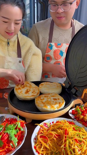温馨的早饭：家庭乐趣与美味料理