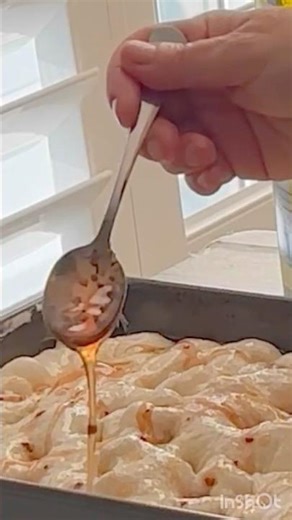 Viral Hot Honey Focaccia Easy No Knead Overnight Recipe #shorts #viral#focaccia