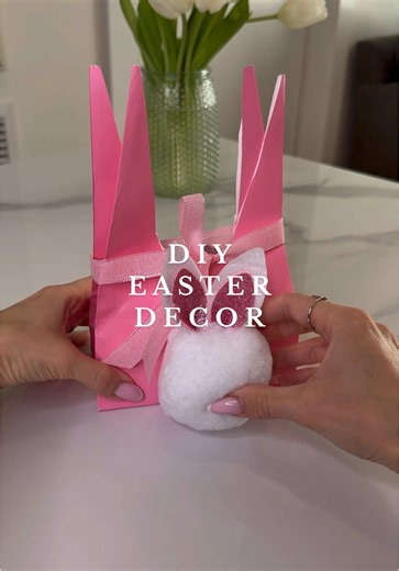 I wish I knew these easy and fun Easter decor budget friendly ideas last year! #easter #easterdecor #easterfun #eastercelebration #patryideas #partytips #budgetfriendly #lifehacks