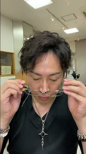 自分で鼻あての位置を変えてバイク走行時にもメガネを最適なポジションに出来ます！#shorts
