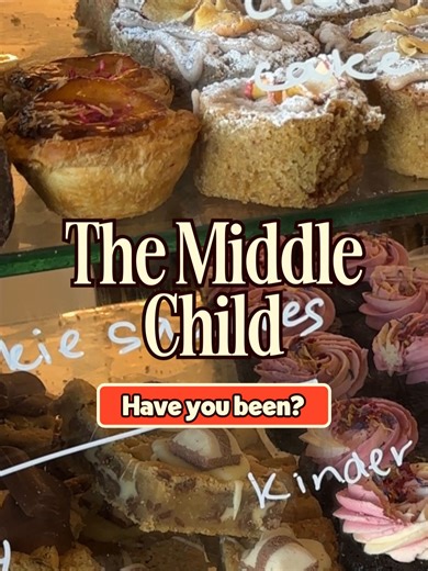 One of our favourite visits of the year was The Middle Child 🍰 This bakery & cafe will never be the forgotten one, that's for sure! Serving you up some of the tastiest coffee and treats, we absolutely love the giant Jammy Dodgers, definitely a must-have if you love them. 📛 @themiddlechildbakery 🎤 @massivenotmassive