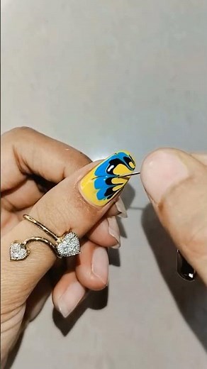 easy nails arts 💅🏻✨ trendy Nails tutorial for beginners ✨💅🏻🌺 #nailart #nailsdesignclub #ytshorts