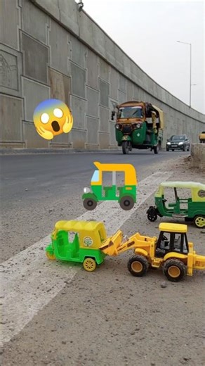 “Toy Bulldozer Ne Bachayi Car 😲 Dangerous Rescue”