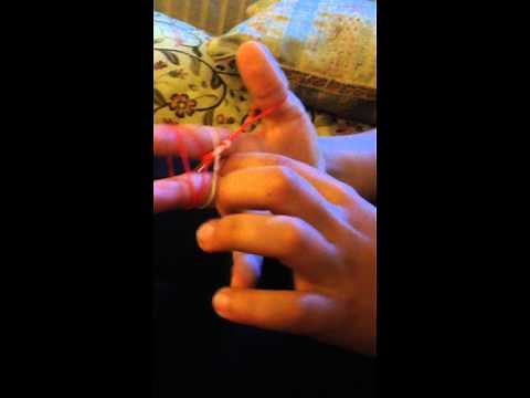 The Works Loom Bands | Loom Band Bracelet - Step 1