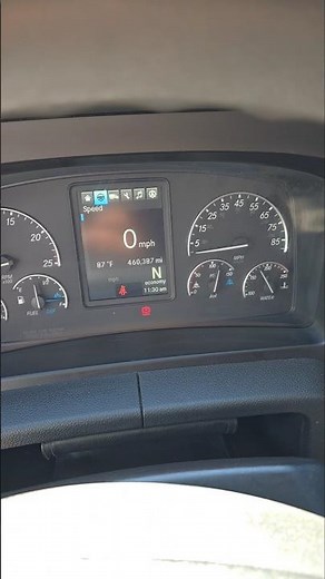 2023 freightliner cascadia DD15 engine with almost 500k miles #freightlinercascadia #dieseltrucking