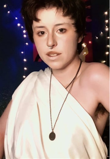 Explora el cosplay de Patroclo en 'La Canción de Aquiles'