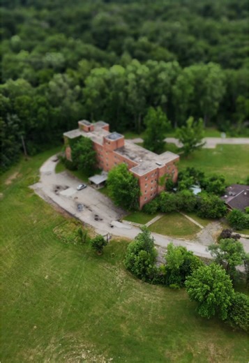 Exploring a Haunted 5-Story Hospital | Urban Exploration