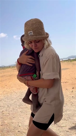 Жизнь ради единства - Life For Unity. Каждый день это доказывает мне, нашим волонтёрам, людям, которые нас поддерживают, и тем, кто просто наблюдает со стороны: сила в единстве. У нас нет постоянных спонсоров, как у других больших фондов. Нет компаний, которые ежемесячно покрывали бы все расходы, лекарства и питание наших учеников. Нет. Зато у нас есть больше. Вера, любовь и поддержка людей. Можете себе представить, что всё это стало возможным лишь потому, что когда-то (полтора года назад) я под